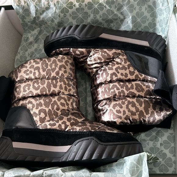New in Box - Kate Spade Frosty Boots Black / Gold - Size 6 - Picture 2 of 12